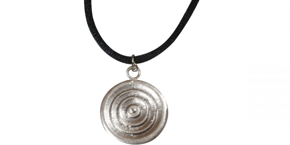 Collana con riproduzione di pedina romana e medievale douple face