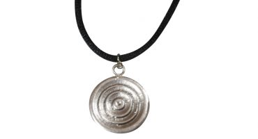Collana con riproduzione di pedina romana e medievale douple face