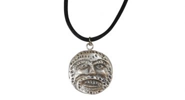 Collana con riproduzione di medaglia romana