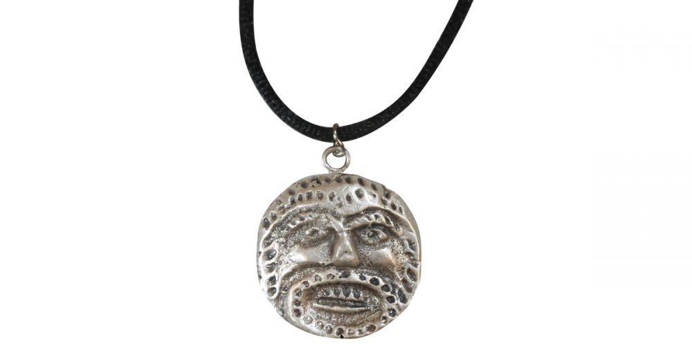 Collana con riproduzione di medaglia romana